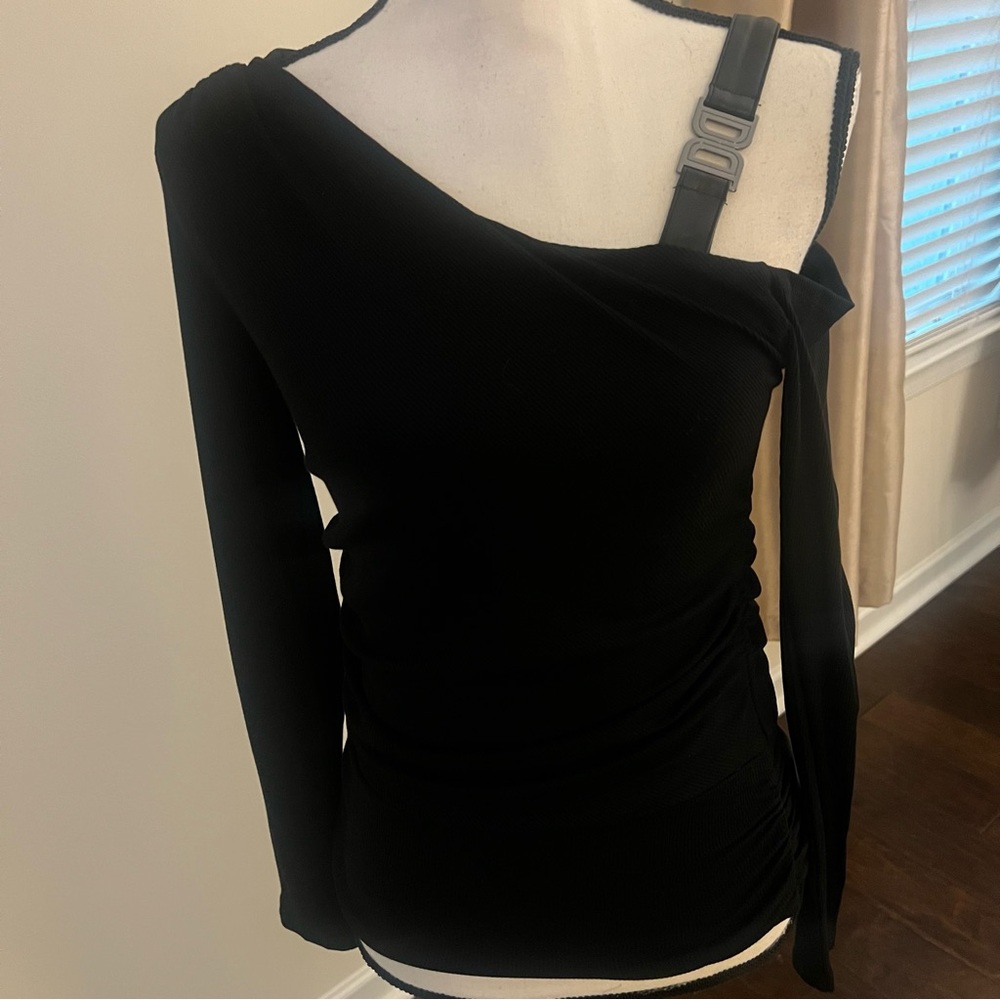 Cold Shoulder Long Sleeve Mixed Media Top
DKNY NWT size xs